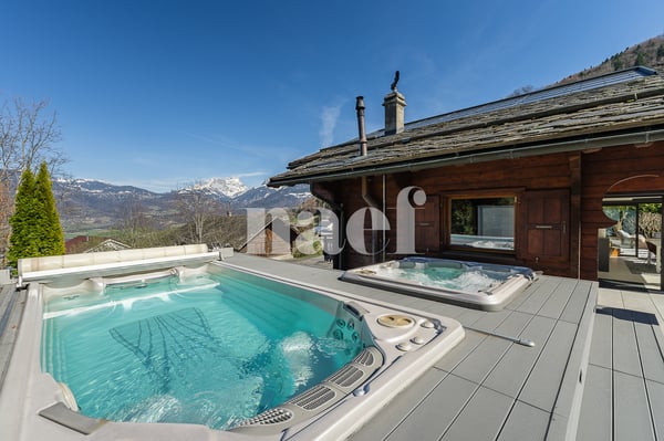 Magnifique chalet rénové avec jacuzzi et piscine à contre-courant à vendre à Choëx 2