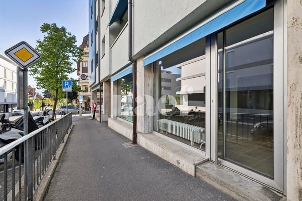 Local commercial avec vitrine à proximité du centre-ville 6