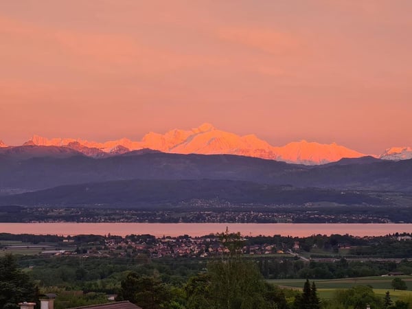 Splendide villa au coeur de La côte avec vue majestueuse sur le lac 3