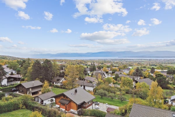 Splendide villa au coeur de La côte avec vue majestueuse sur le lac 2