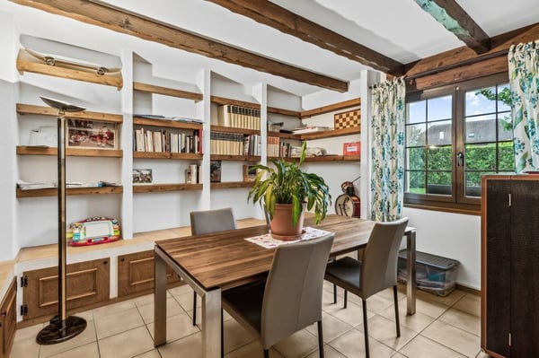Spacieuse villa de 180m2 habitables au coeur du village avec bureau in 4