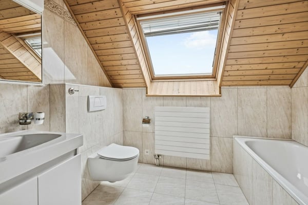 Spacieuse villa de 180m2 habitables au coeur du village avec bureau in 10