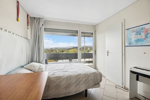 Spacieux appartement de 5.5 pièces avec vue magnifique sur la ville et 7
