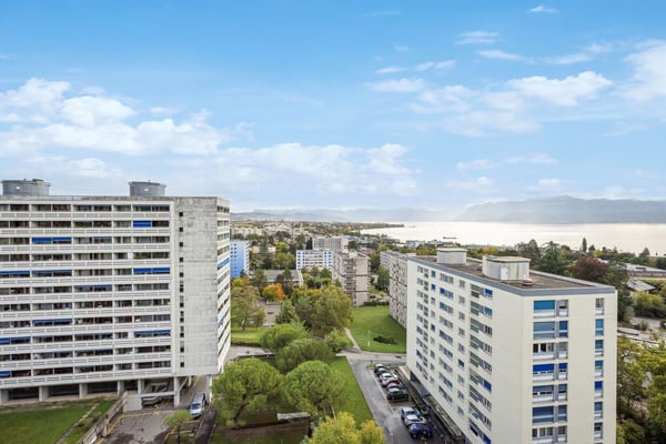 Spacieux appartement de 5.5 pièces avec vue magnifique sur la ville et 13