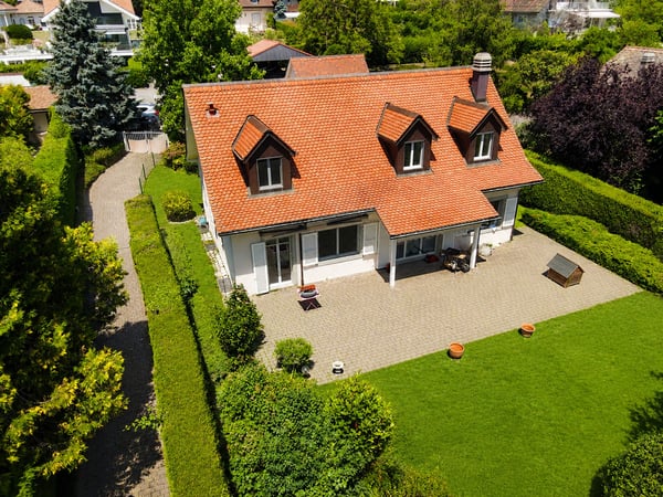 Une propriété unique composée de deux villas avec accès privatif au la 8
