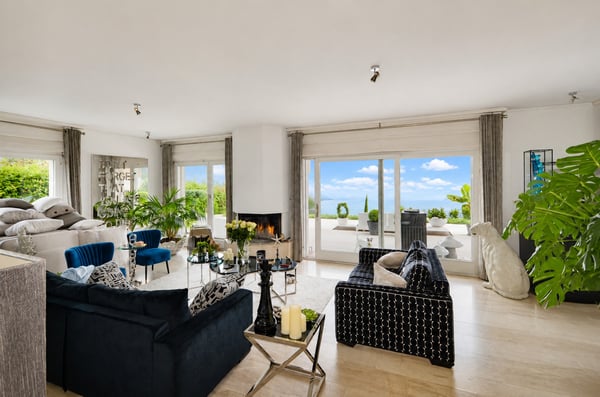 Une propriété unique composée de deux villas avec accès privatif au la 6