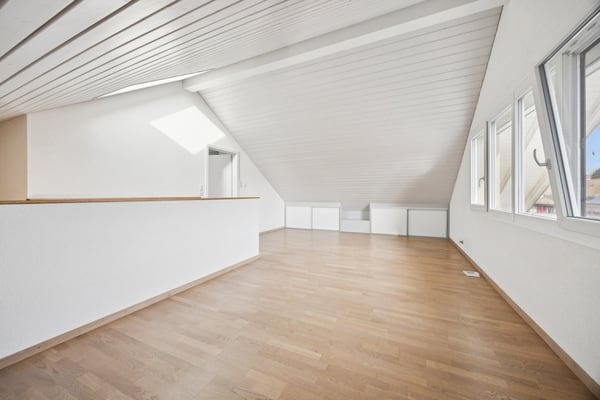 Spacieux duplex avec grande terrasse et beau dégagement sur le lac au 8