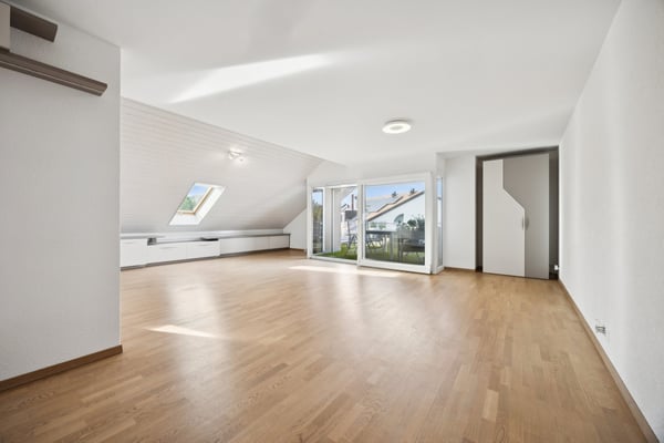 Spacieux duplex avec grande terrasse et beau dégagement sur le lac au 1