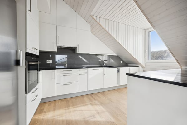 Spacieux duplex avec grande terrasse et beau dégagement sur le lac au 3
