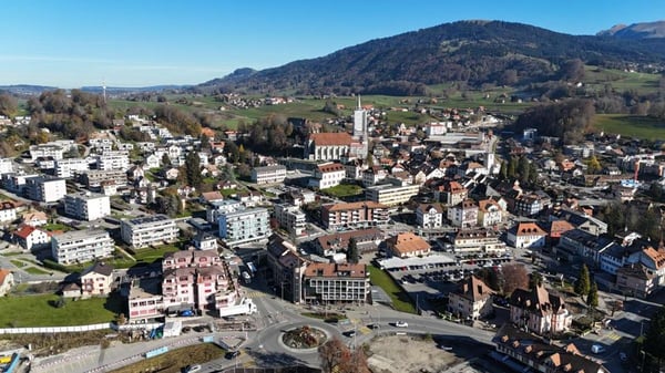 Local avec vitrine en plein centre-ville 6