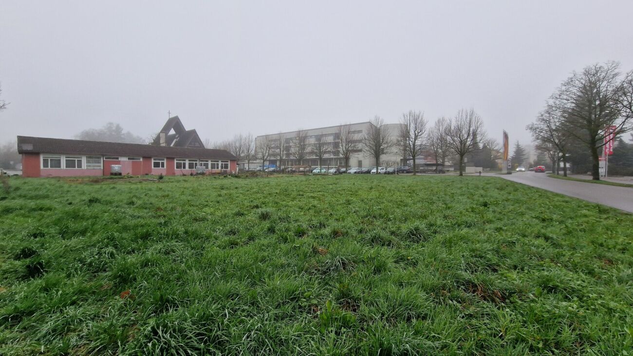 Wohnbau-Grundstück ca. 2'280 m2 im Baurecht abzugeben mit Richtprojekt