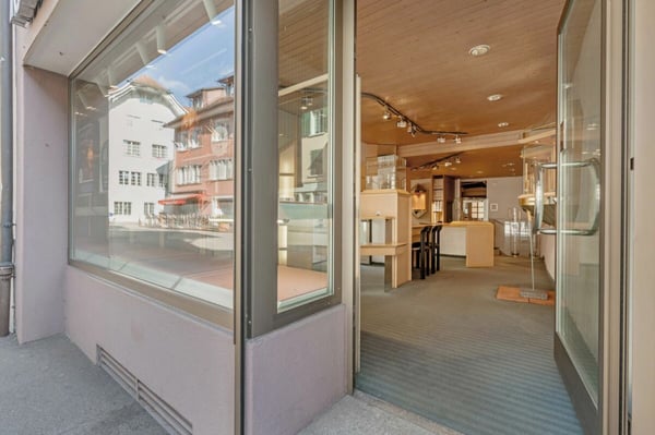 Historisches 1-Zimmer-Einfamilienhaus mit Gewerbe im Erdgeschoss in der Altstadt! 2