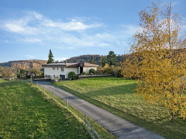 Viel Platz, Ruhe & Privatsphäre - freistehendes Einfamilienhaus mit viel Potenzial 2