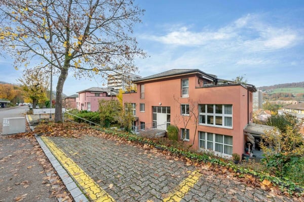 Nähe Stadtzentrum - grosszügige familienfreundliche 1.5-Zimmer-Maisonette-Wohnung 18