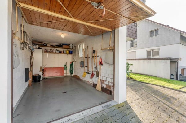 Gepflegtes 1-Zimmer-Doppeleinfamilienhaus mit Wintergarten und ausgebautem Estrich 23