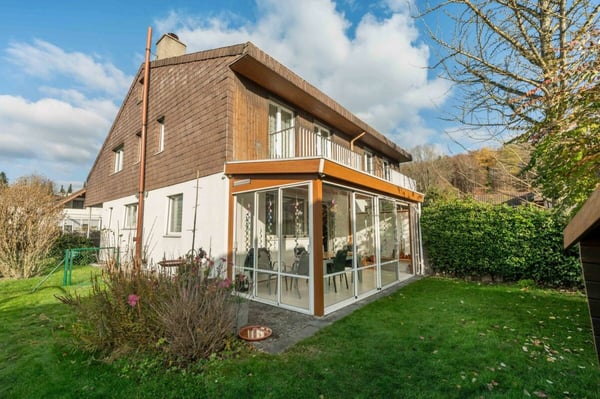 Gepflegtes 1-Zimmer-Doppeleinfamilienhaus mit Wintergarten und ausgebautem Estrich 18