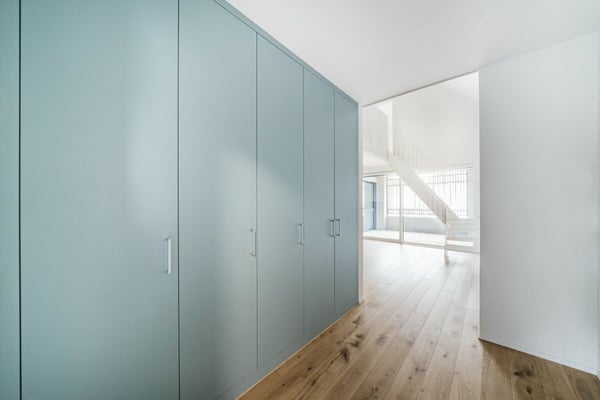 Raffinierte 1.5-Zimmer-Neubaudachwohnung mit offener Galerie und Mansardenzimmer 2