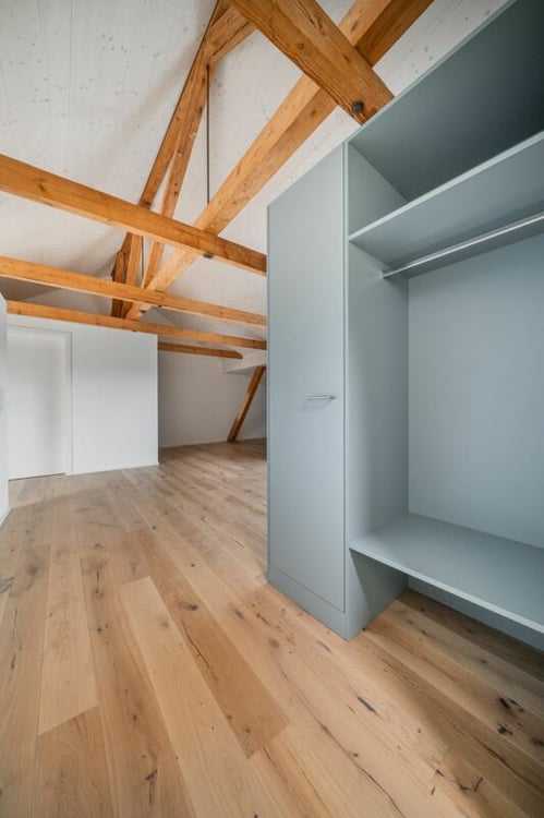 Saniertes 2.5-Zimmer-Dachloft mit sonnigem Balkon 4