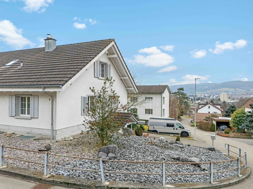 Freistehendes 6.5-Zimmer-Haus mit 2.5-Zimmer Einliegerwohnung an wunderbarer Aussichtslage!