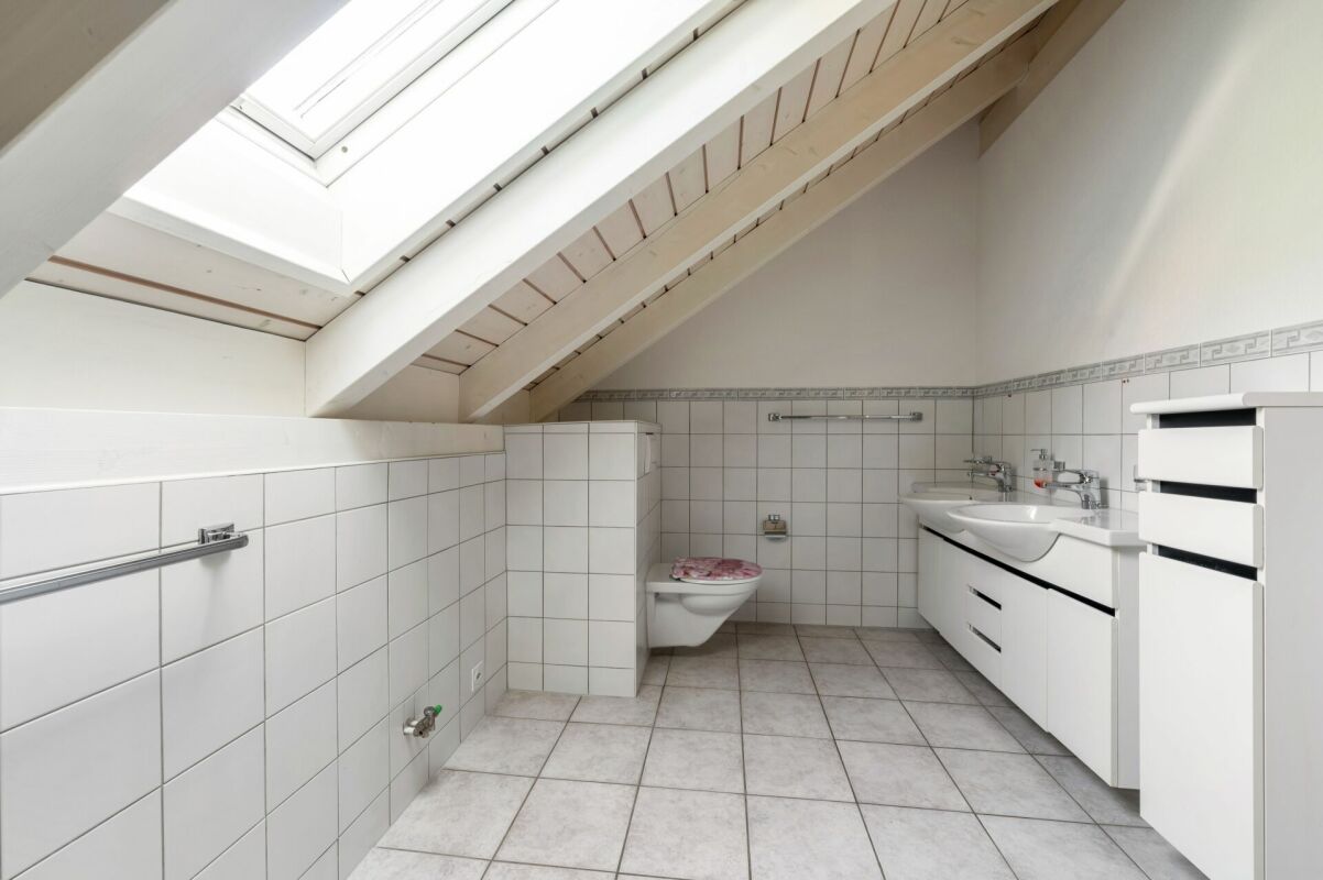 Freistehendes 6.5-Zimmer-Haus mit 2.5-Zimmer Einliegerwohnung an wunderbarer Aussichtslage!