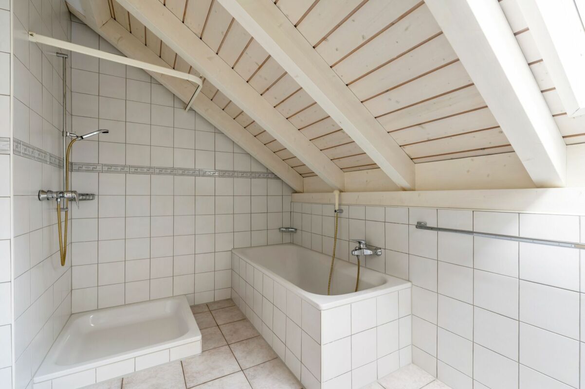 Freistehendes 6.5-Zimmer-Haus mit 2.5-Zimmer Einliegerwohnung an wunderbarer Aussichtslage!