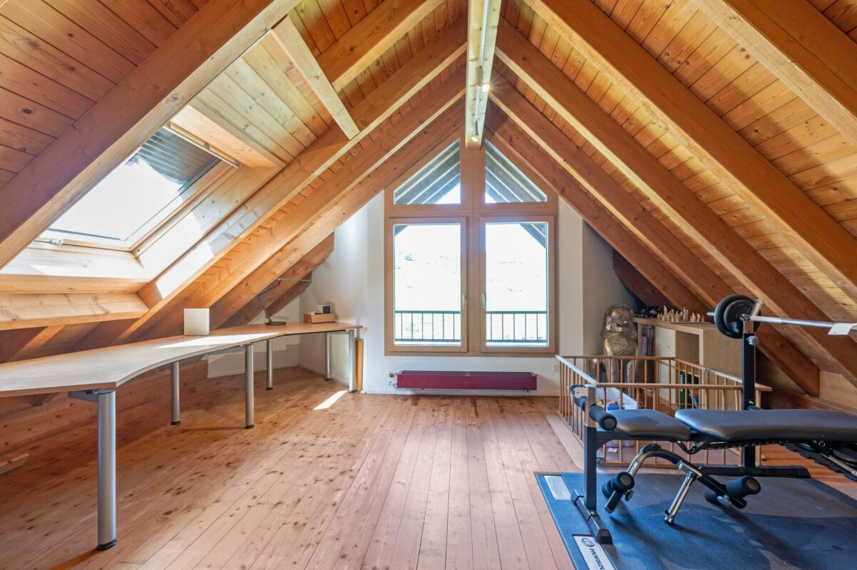 Grosszügiges freistehendes 6.5-Zimmer-Einfamilienhaus mit viel Platz, Ruhe & Privatsphäre - Weitblick ins Mettauertal!