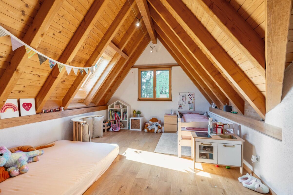 Grosszügiges freistehendes 6.5-Zimmer-Einfamilienhaus mit viel Platz, Ruhe & Privatsphäre - Weitblick ins Mettauertal!