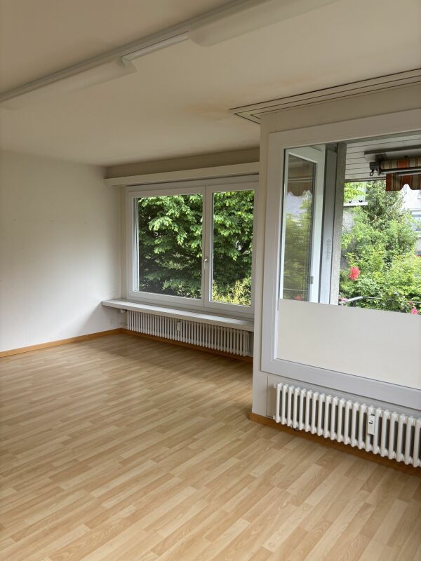 Helle 4-Zimmer-Wohnung mit sonnigem Balkon in ruhigem Wohnquartier