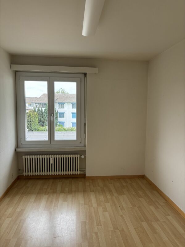 Helle 4-Zimmer-Wohnung mit sonnigem Balkon in ruhigem Wohnquartier