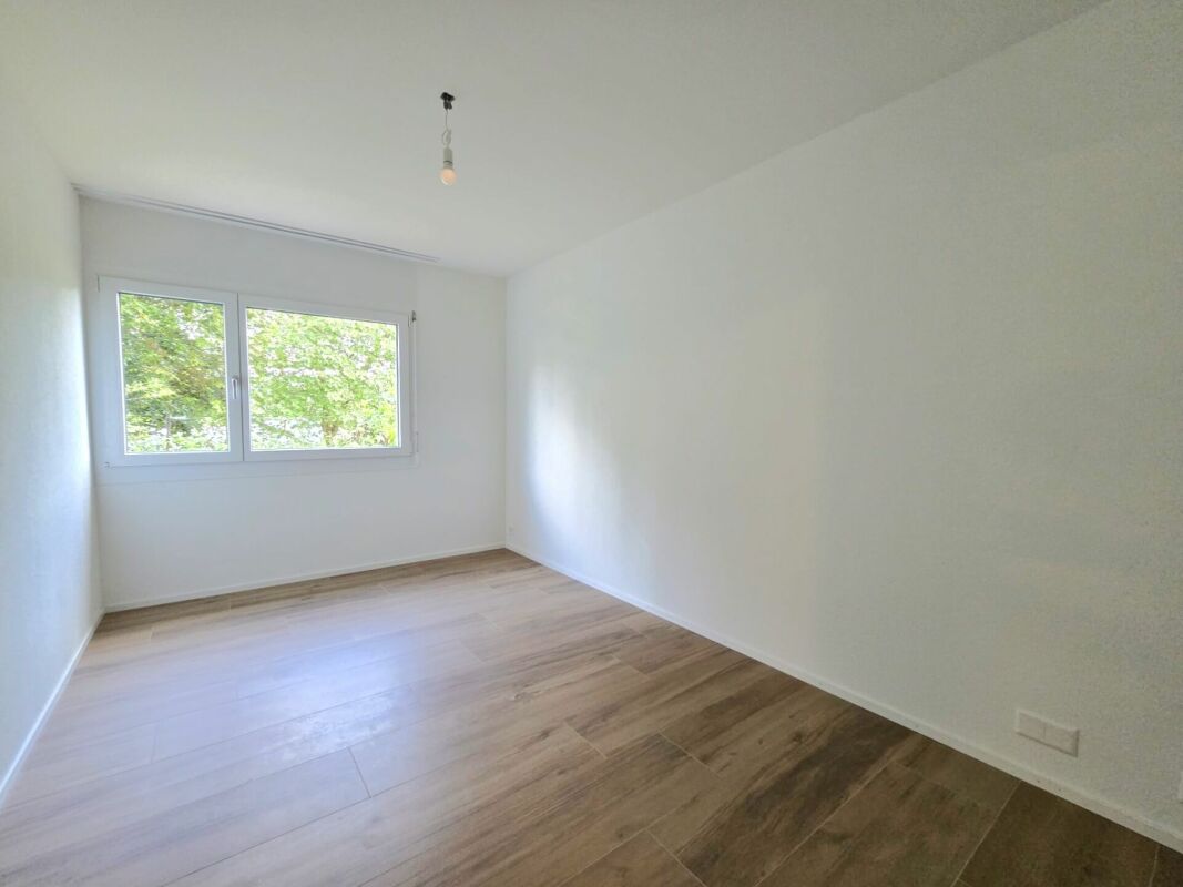 Ruhig gelegene 3.5-Zimmer-Erdgeschosswohnung mit herrlichem Garten und Blick ins Grüne