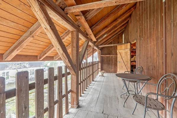Wohnhaus mit zwei 2.5-Zimmer-Wohnungen und Entwicklungspotenzial im ruhigen Dorfkern von Remigen 16
