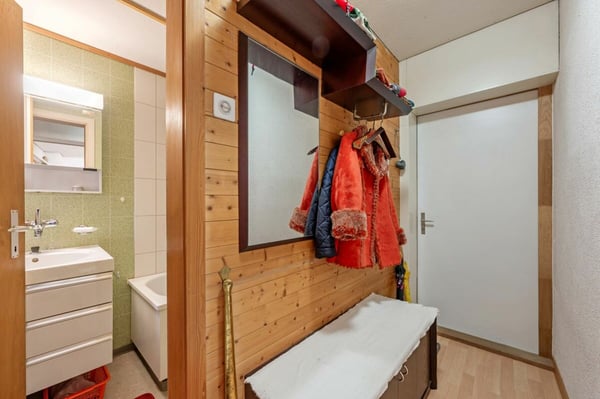 Wohnhaus mit zwei 2.5-Zimmer-Wohnungen und Entwicklungspotenzial im ruhigen Dorfkern von Remigen 14