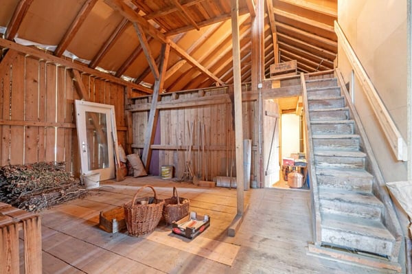 Wohnhaus mit zwei 2.5-Zimmer-Wohnungen und Entwicklungspotenzial im ruhigen Dorfkern von Remigen 17