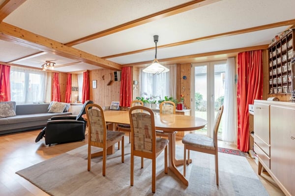 Wohnhaus mit zwei 2.5-Zimmer-Wohnungen und Entwicklungspotenzial im ruhigen Dorfkern von Remigen 7