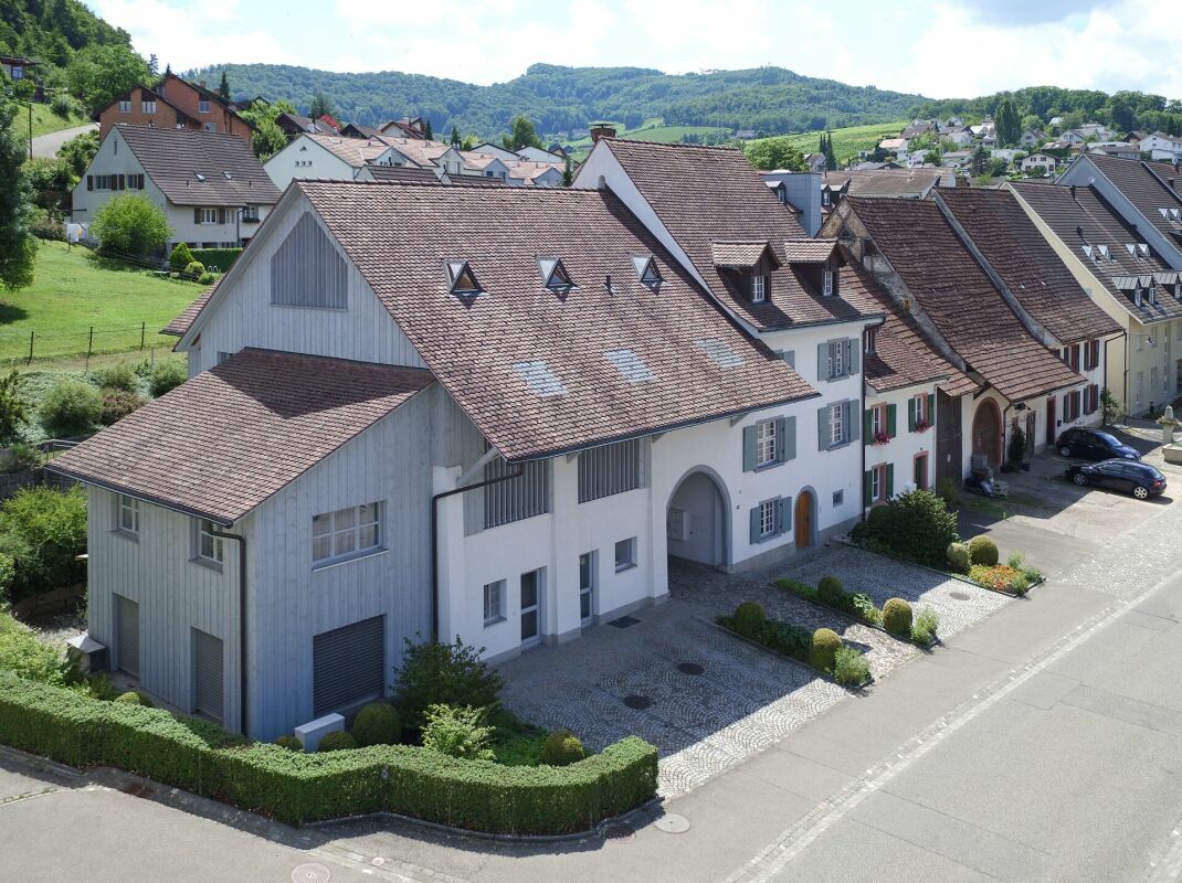 Grosszügige, sehr gepflegte 3.5-Zimmer-Wohnung mit sonnigem Balkon