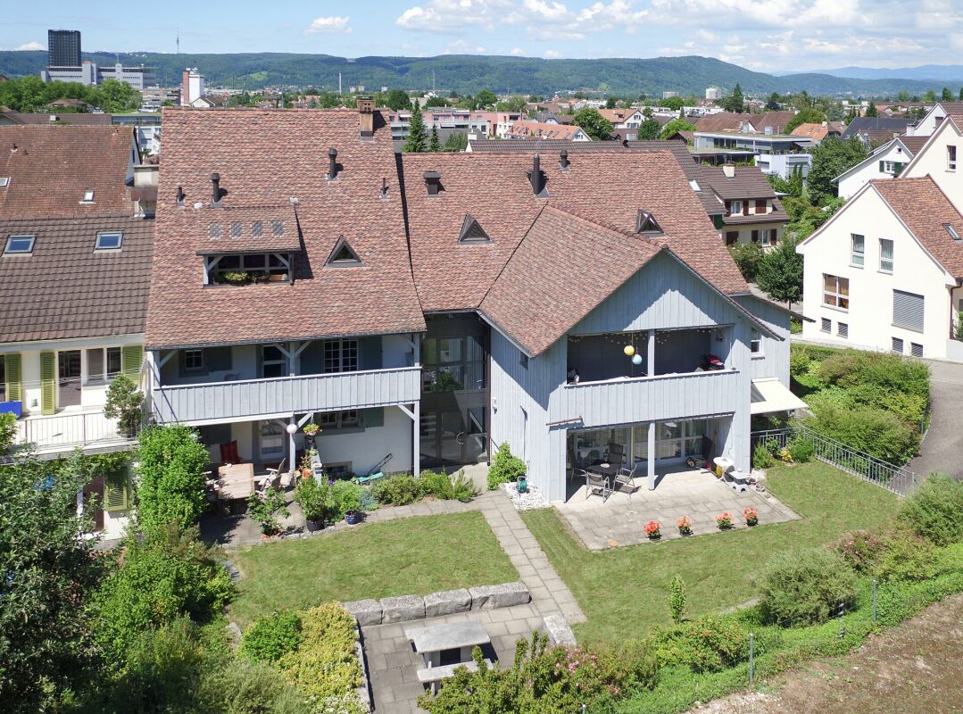 Grosszügige, sehr gepflegte 3.5-Zimmer-Wohnung mit sonnigem Balkon