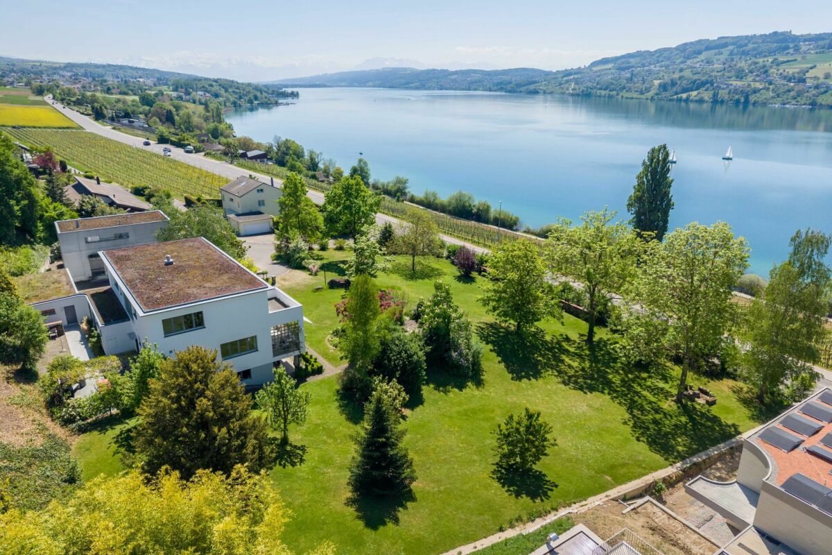 Exklusive Baulandparzelle mit 1'350 m2 in leichter Hanglage - unverbaubare Seesicht