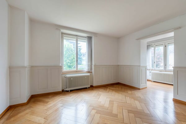 Sehr schönes, zentrales Zweifamilienhaus an ruhiger, bevorzugter Wohnlage mit separater Garagenparzelle 8