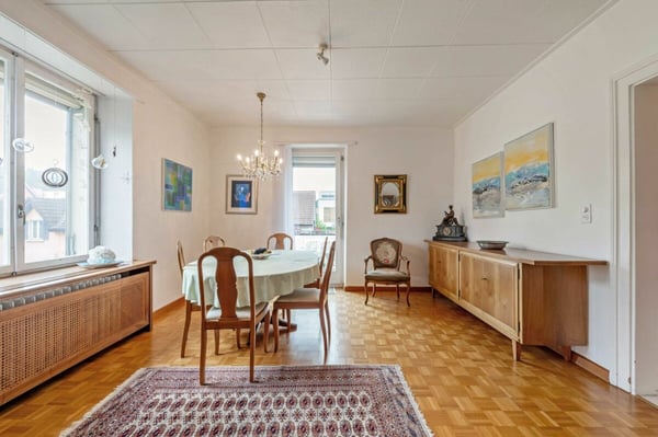 Sehr schönes, zentrales Zweifamilienhaus an ruhiger, bevorzugter Wohnlage mit separater Garagenparzelle 14