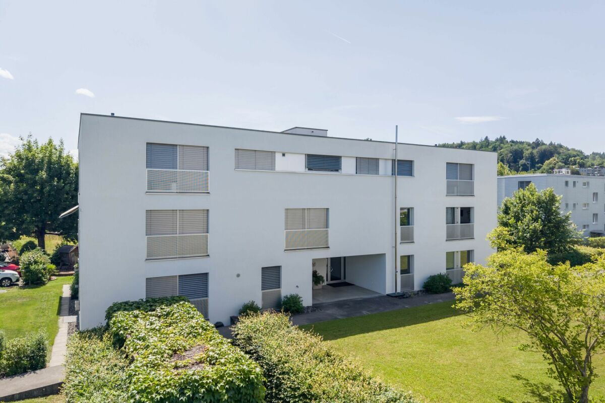 Grosszügige Erdgeschosswohnung mit grossem Garten im ruhigen und beliebten Wohnquartier 