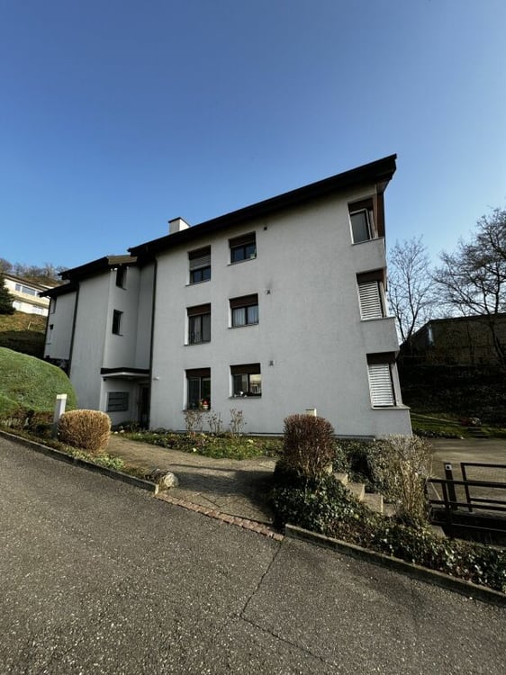 Ruhig gelegene 5.5-Zimmer-Maisonette-Wohnung mit Balkon zu vermieten