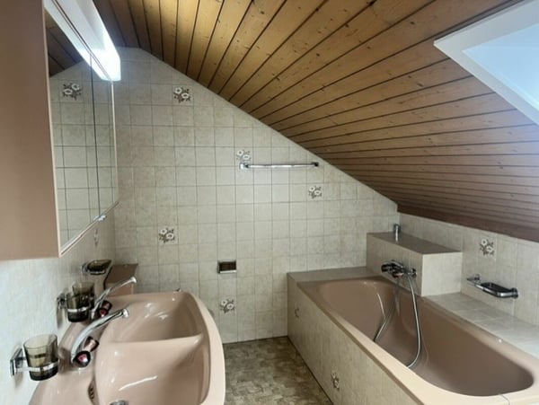 Ruhig gelegene 5.5-Zimmer-Maisonette-Wohnung mit Balkon zu vermieten 9