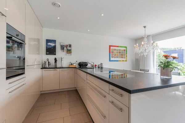 Moderne 5.5-Zimmer-Terrassenwohnung mit wunderbarem Blick auf die Aare 4