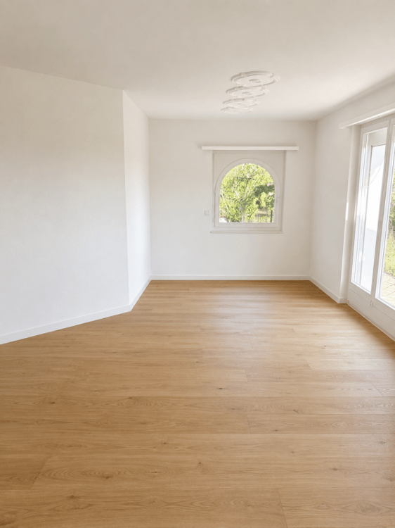 Idyllisch gelegenes 6.5-Zimmer-Einfamilienhaus mit herrlicher Sicht ins Grüne und guter Verkehrsanbindung 7