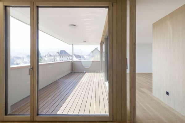 Architektonisches Unikat mit Pool, Liftanlage, vielseitigem Garten und sechs Autoabstellplätzen 12
