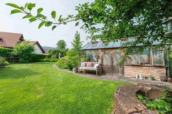 Architektonisches Unikat mit Pool, Liftanlage, vielseitigem Garten und sechs Autoabstellplätzen 17