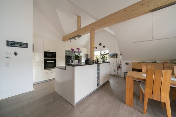 Hausteil mit grosszügiger Dachwohnung und Einliegerwohnung mit traumhafter Aussicht 5