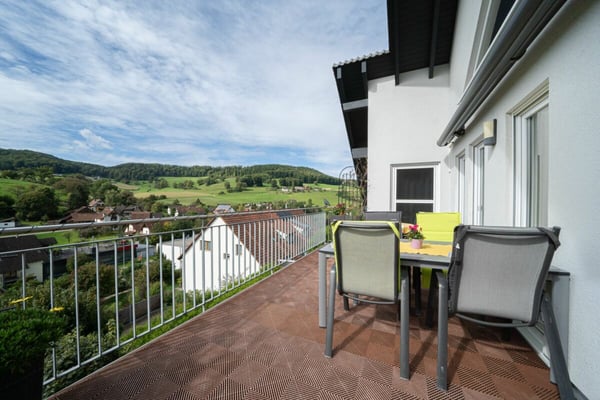 Hausteil mit grosszügiger Dachwohnung und Einliegerwohnung mit traumhafter Aussicht 7