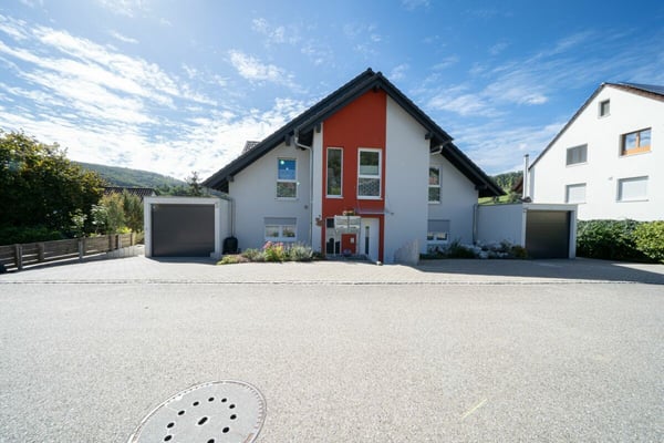 Hausteil mit grosszügiger Dachwohnung und Einliegerwohnung mit traumhafter Aussicht 3