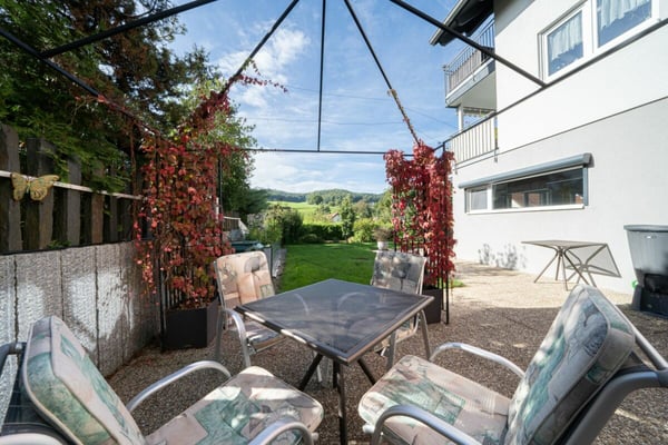 Hausteil mit grosszügiger Dachwohnung und Einliegerwohnung mit traumhafter Aussicht 12